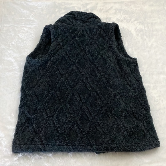 Like New Koolaburra by UGG Embossed Sherpa Fleece Vest Blackened Pearl, Size XL - Picture 8 of 10